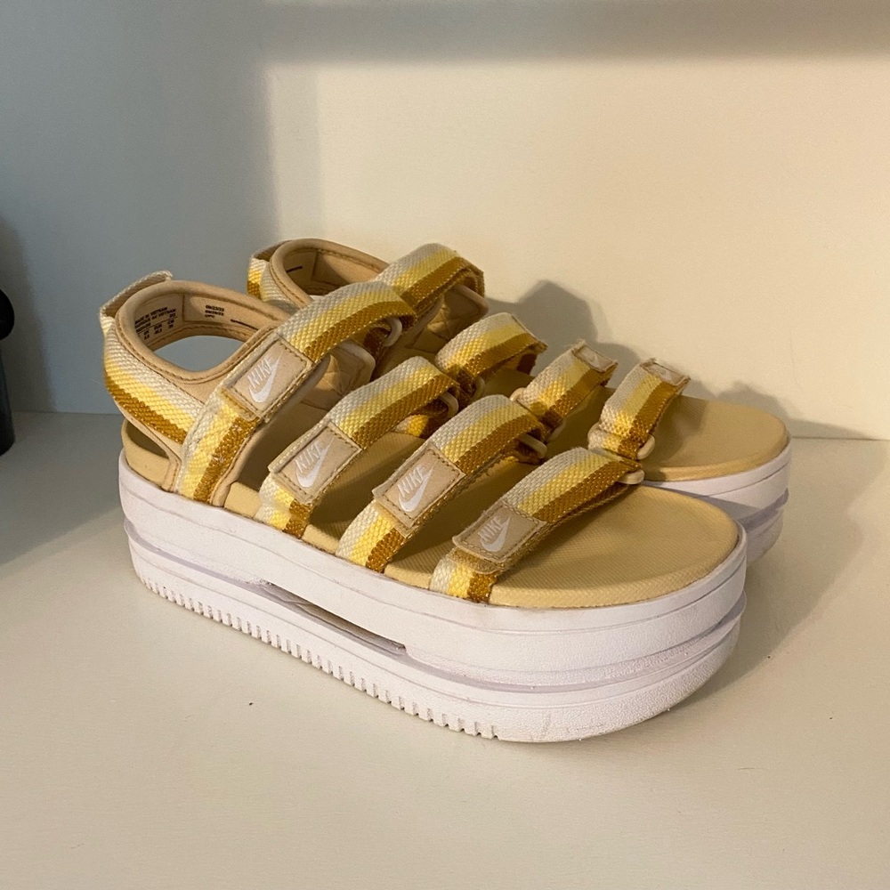 Nike Beige and Yellow Striped Sandals